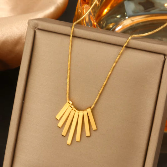 Hot Stainless Steel 18K Gold Pearl Shell Zircon Clover Heart Butterfly Letter Pendant Necklace Women Flower Bow Chain Necklace