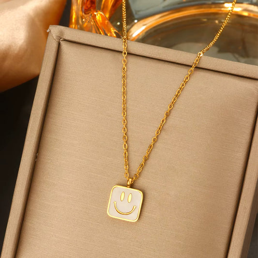 Hot Stainless Steel 18K Gold Pearl Shell Zircon Clover Heart Butterfly Letter Pendant Necklace Women Flower Bow Chain Necklace