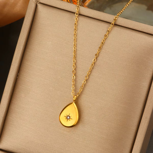 Hot Stainless Steel 18K Gold Pearl Shell Zircon Clover Heart Butterfly Letter Pendant Necklace Women Flower Bow Chain Necklace