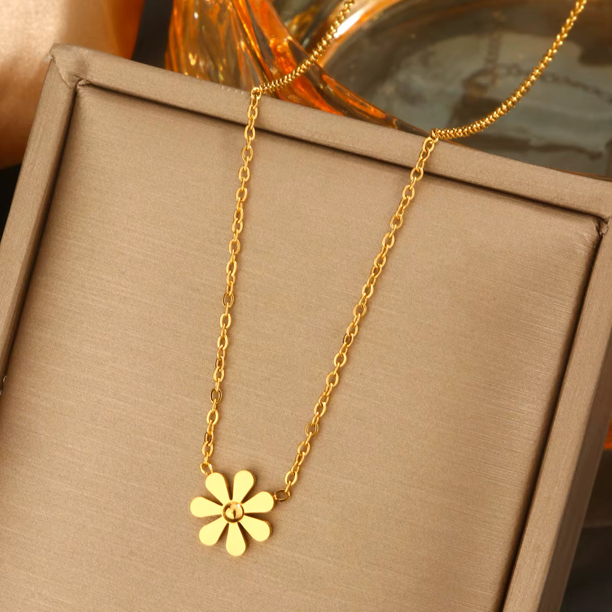 Hot Stainless Steel 18K Gold Pearl Shell Zircon Clover Heart Butterfly Letter Pendant Necklace Women Flower Bow Chain Necklace
